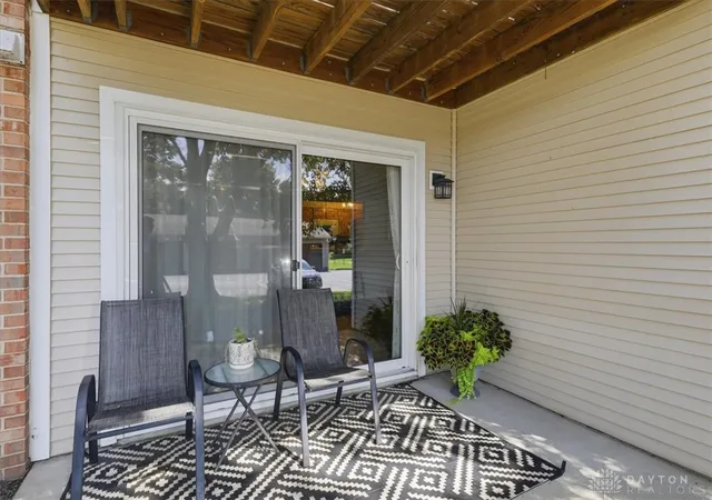 Listing Photo 4 - Condo for sale in building located at 1501 Lake Pointe Wy, Dayton, OH 45459