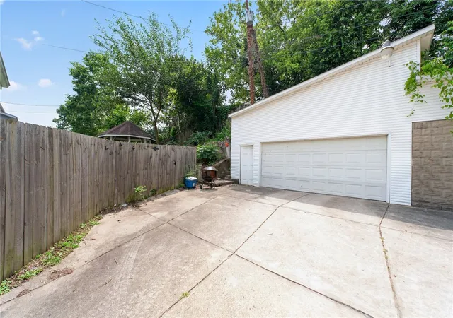 Photo 3 of Single family home for sale at 1225 Glenmore Dr, Springfield, OH 45503 | MLS# 965011 | Listing updated on 2026-08-31