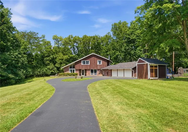 Photo 3 of Single family home for sale at 2798 Parakeet Ln, Beavercreek, OH 45434 | MLS# 965119 | Listing updated on 2026-10-04