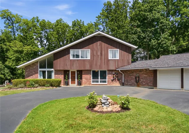 Photo 3 of Single family home for sale at 2798 Parakeet Ln, Beavercreek, OH 45434 | MLS# 965119 | Listing updated on 2026-10-04