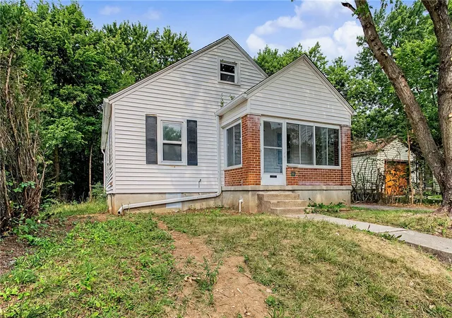 Photo 1 of Single family home for sale at 17 Coffman Ave, Dayton, OH 45426 | MLS# 965138 | Listing updated on 2026-09-12