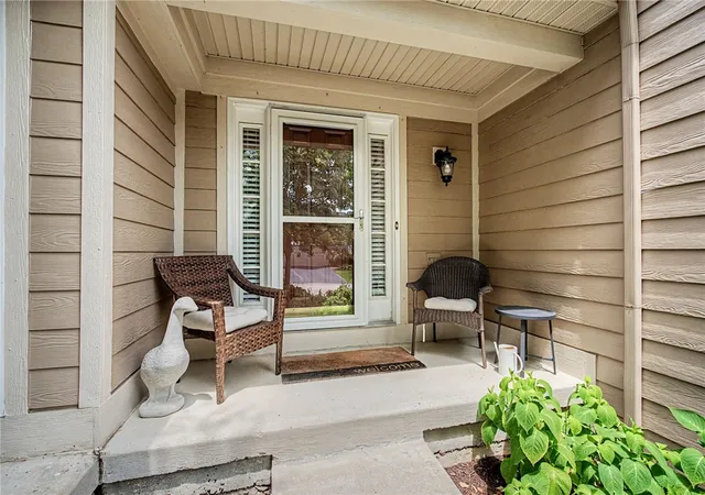 Listing Photo 1 - Condo for sale in building located at 2552 Greenlefe Dr, Beavercreek, OH 45431 - Unit #