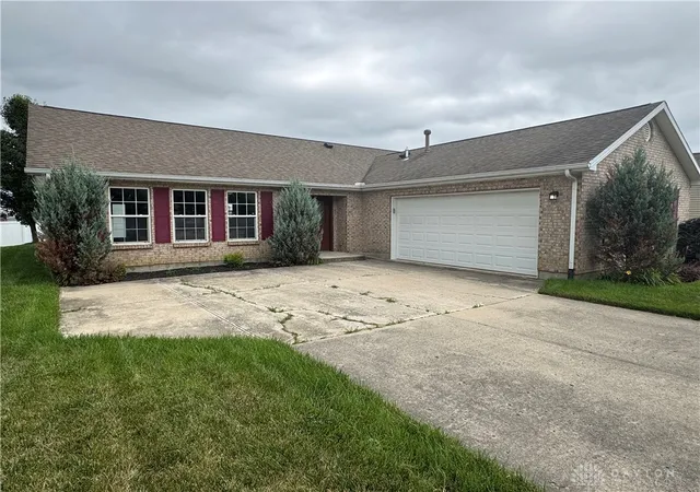 Photo 4 of Sale Pending at 110 Brooke Woode Dr, Brookville, OH 45309 | MLS# 965259 | Listing updated on 2026-09-21