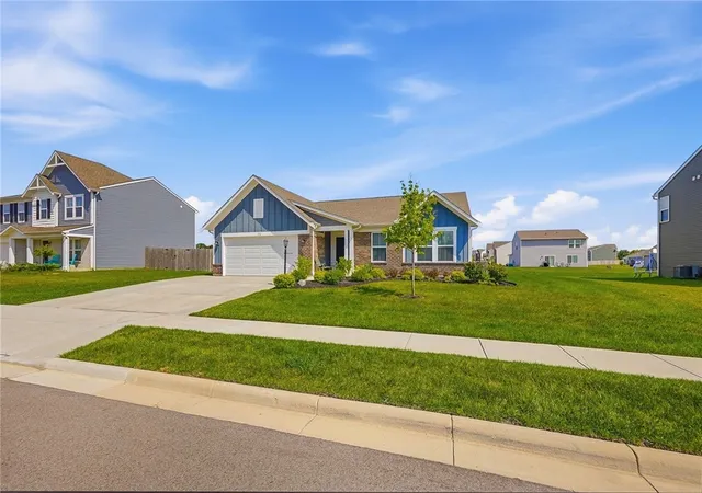 Photo 2 of Single family home for sale at 790 Hunters Run Dr, Brookville, OH 45309 | MLS# 965385 | Listing updated on 2026-09-13