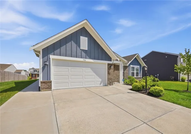 Photo 3 of Single family home for sale at 790 Hunters Run Dr, Brookville, OH 45309 | MLS# 965385 | Listing updated on 2026-09-13
