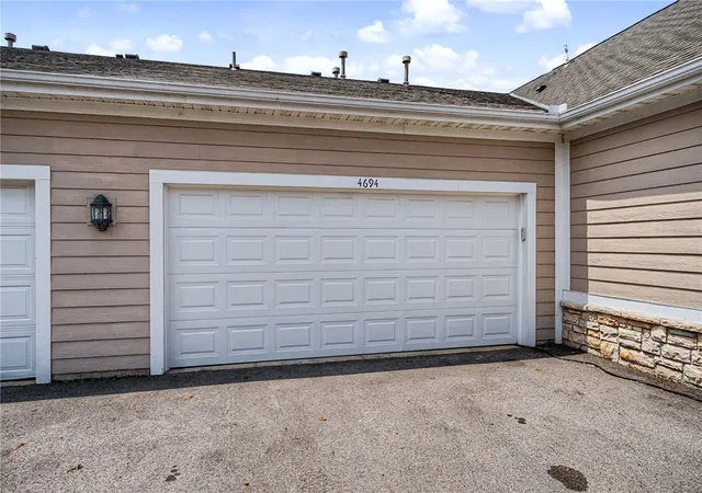 Listing Photo 4 - Condo for sale in building located at 4694 Cobblestone Dr, Tipp City, OH 45371