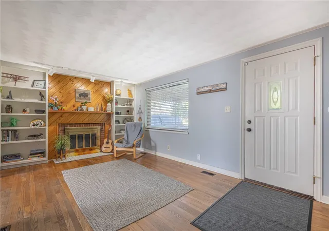 Photo 3 of Sale Pending at 928 S Broadview Blvd, Dayton, OH 45419 | MLS# 965562 | Listing updated on 2026-08-31