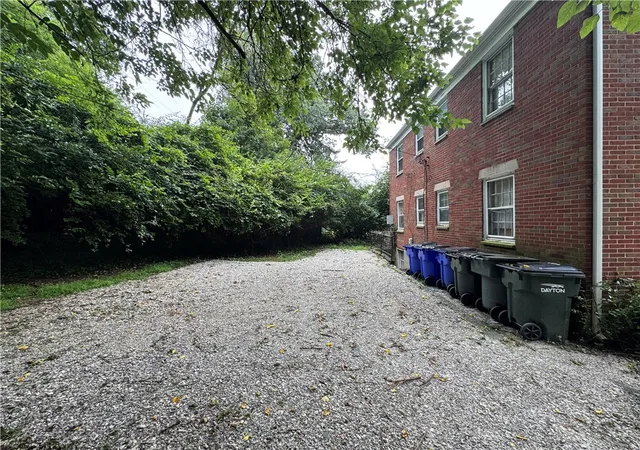 Listing Photo 3 - Condo for sale in building located at 263 Valleyview Dr, Dayton, OH 45405