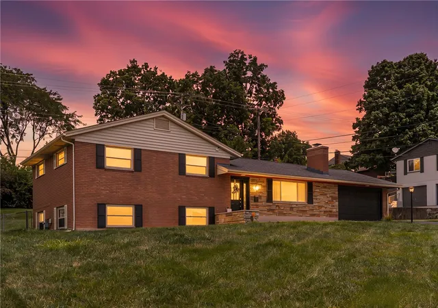 Photo 2 of Sale Pending at 617 Stoneybrook Dr, Dayton, OH 45429 | MLS# 965479 | Listing updated on 2026-09-08