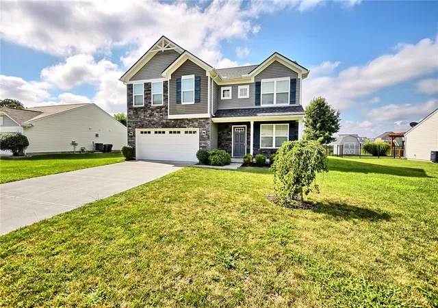 Photo 1 of Single family home for sale at 1097 Marty Lee Ln, Franklin, OH 45005 | MLS# 965830 | Listing updated on 2026-09-14