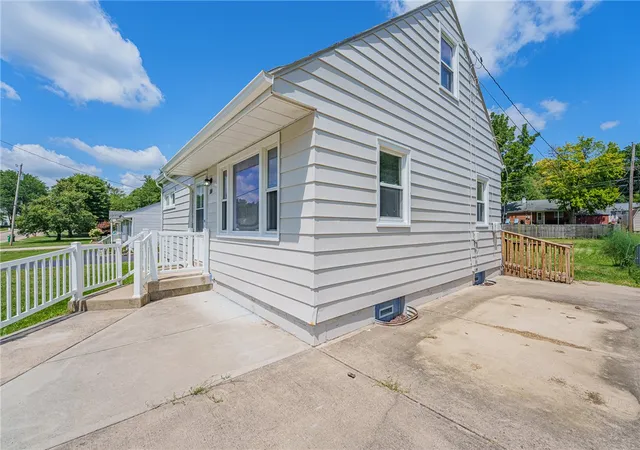 Photo 3 of Sale Pending at 677 S Columbus St, Xenia, OH 45385 | MLS# 965849 | Listing updated on 2026-10-02