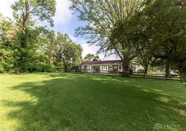 Photo 4 of Single family home for sale at 7853 Chambersburg Rd, Dayton, OH 45424 | MLS# 965848 | Listing updated on 2026-09-12