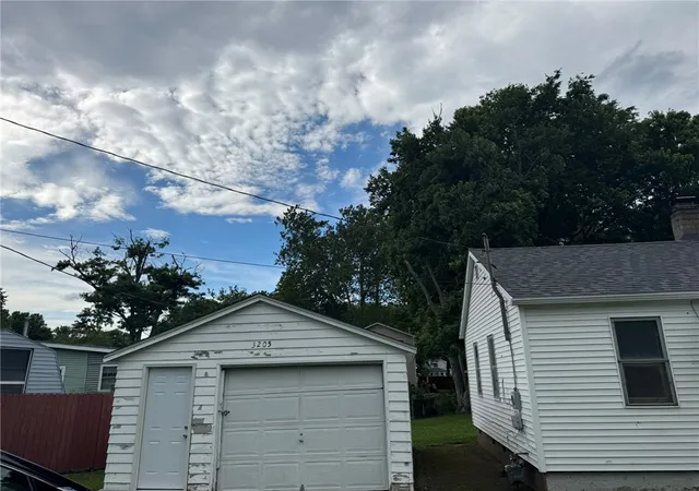 Photo 2 of Single family home for sale at 3205 Shadyview Rd, Moraine, OH 45439 | MLS# 966008 | Listing updated on 2026-10-03