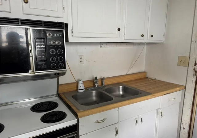 Photo 3 of Single family home for sale at 3205 Shadyview Rd, Moraine, OH 45439 | MLS# 966008 | Listing updated on 2026-10-03