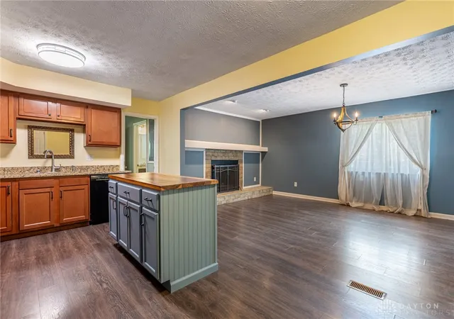 Photo 4 of Sale Pending at 7606 Washington Park Dr, Dayton, OH 45459 | MLS# 966012 | Listing updated on 2026-09-03