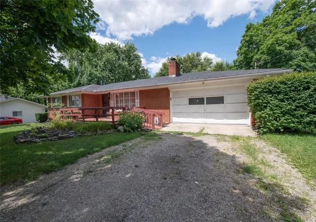 Photo 3 of Sale Pending at 2605 Cincinnati Dayton Rd, Middletown, OH 45044 | MLS# 965955 | Listing updated on 2026-09-18