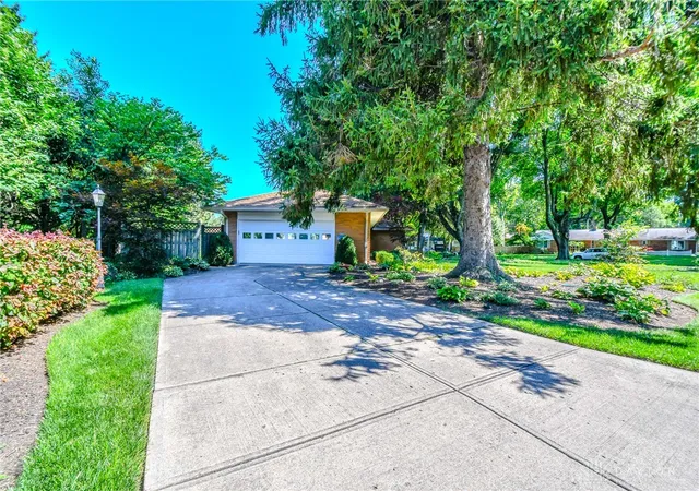 Photo 4 of Single family home for sale at 101 Laurelann Dr, Dayton, OH 45429 | MLS# 963292 | Listing updated on 2026-09-02