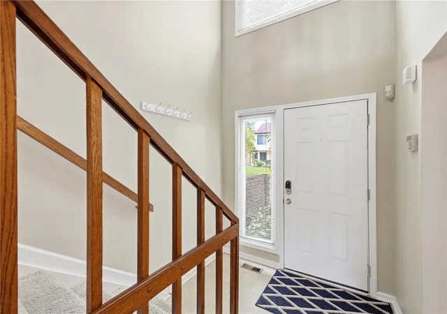Listing Photo 5 - Condo for sale in building located at 6852 Olde Greenbrier Ln, Dayton, OH 45459