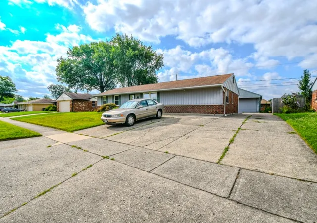 Photo 2 of Single family home for sale at 7882 Sebring Dr, Dayton, OH 45424 | MLS# 965833 | Listing updated on 2026-09-03