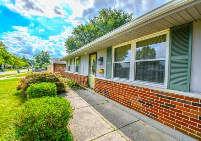 Photo 3 of Single family home for sale at 7882 Sebring Dr, Dayton, OH 45424 | MLS# 965833 | Listing updated on 2026-09-03
