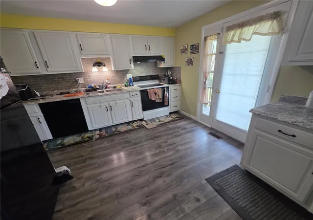 Photo 4 of Single family home for sale at 304 Westerly Hills Dr, Englewood, OH 45322 | MLS# 966062 | Listing updated on 2026-09-09