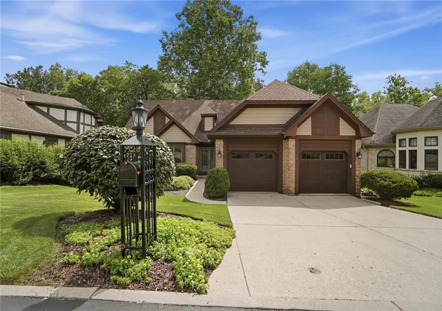 Photo 2 of Single family home for sale at 7128 Hunters Crk Dr, Dayton, OH 45459 | MLS# 965712 | Listing updated on 2026-09-13