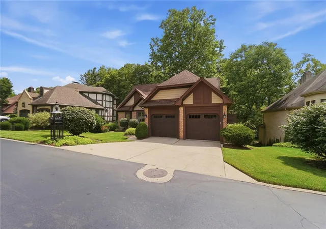 Photo 3 of Single family home for sale at 7128 Hunters Crk Dr, Dayton, OH 45459 | MLS# 965712 | Listing updated on 2026-09-13