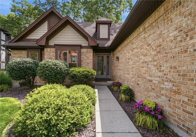 Photo 4 of Single family home for sale at 7128 Hunters Crk Dr, Dayton, OH 45459 | MLS# 965712 | Listing updated on 2026-09-13