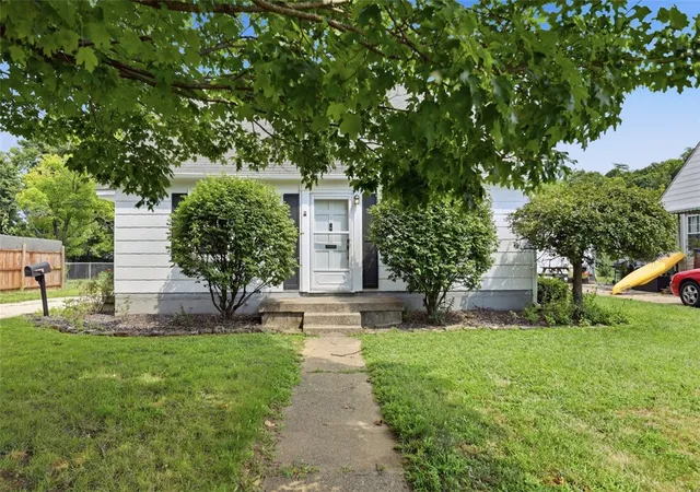 Photo 3 of Single family home for sale at 911 Ellen Dr, Middletown, OH 45042 | MLS# 965868 | Listing updated on 2026-09-21