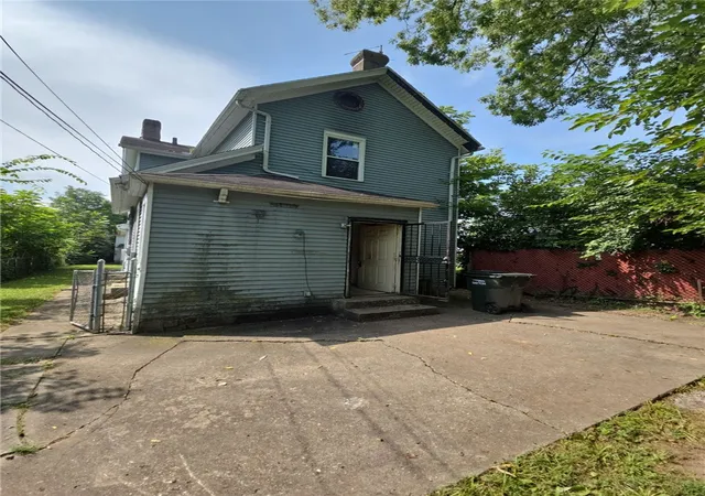 Photo 4 of Sale Pending at 1027 W Riverview Ave, Dayton, OH 45402 | MLS# 966089 | Listing updated on 2026-09-05