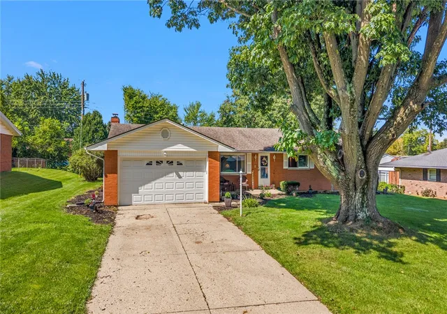 Photo 2 of Single family home for sale at 995 Oak Dale Dr, Xenia, OH 45385 | MLS# 966042 | Listing updated on 2026-09-06
