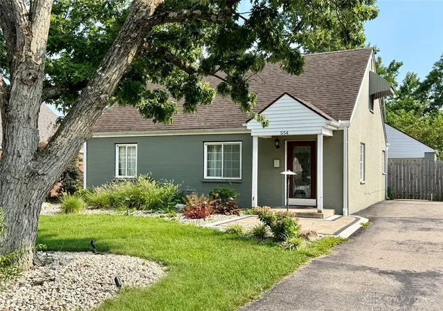 Photo 3 of Sale Pending at 554 East Dr, Dayton, OH 45419 | MLS# 966144 | Listing updated on 2026-09-15