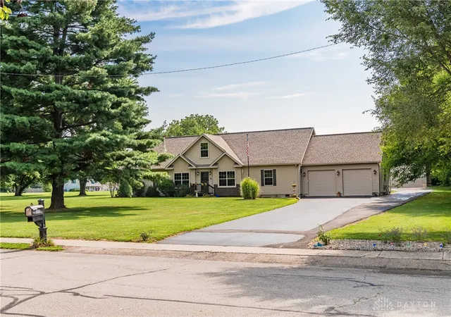 Photo 1 of Sale Pending at 945 Ormsby Dr, Xenia, OH 45385 | MLS# 965482 | Listing updated on 2026-08-30