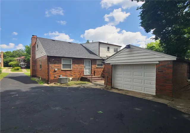 Photo 3 of Single family home for sale at 1533 Olmsted Pl, Dayton, OH 45406 | MLS# 965764 | Listing updated on 2026-09-09