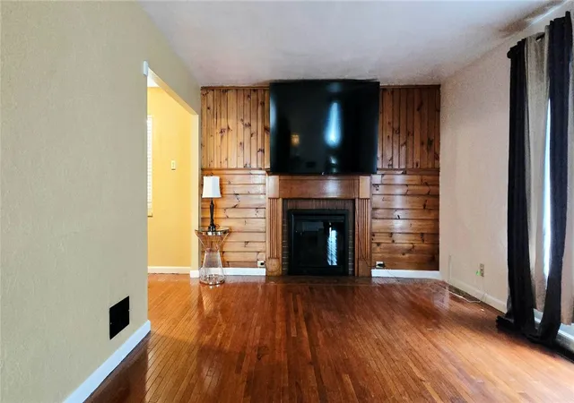 Photo 3 of Single family home for sale at 1533 Olmsted Pl, Dayton, OH 45406 | MLS# 965764 | Listing updated on 2026-09-09