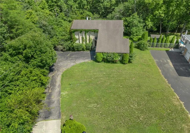 Photo 3 of Single family home for sale at 6006 Lynnaway Dr, Dayton, OH 45415 | MLS# 966159 | Listing updated on 2026-10-07