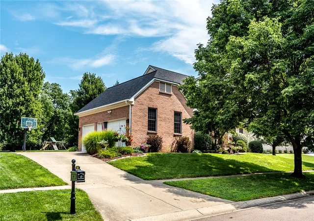 Photo 3 of Single family home for sale at 252 Links View Dr, Maineville, OH 45039 | MLS# 966245 | Listing updated on 2026-08-30