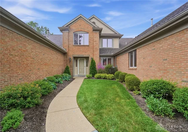 Listing Photo 4 - Condo for sale in building located at 2662 Vienna Estates Dr, Dayton, OH 45459