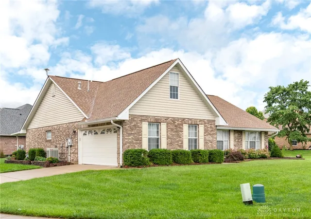 Photo 3 of Single family home for sale at 1295 Candlelite Ln, Fairborn, OH 45324 | MLS# 966166 | Listing updated on 2026-10-05