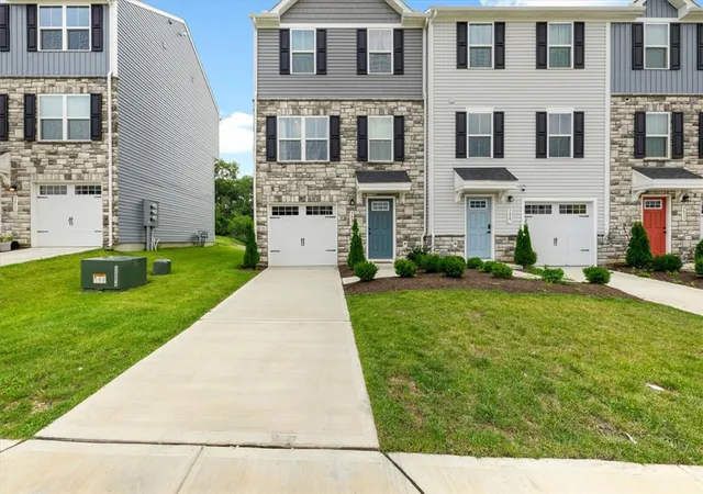 Photo 2 of Townhouse for sale at 3421 Conifer Cir, Dayton, OH 45424 | MLS# 966291 | Listing updated on 2026-10-03