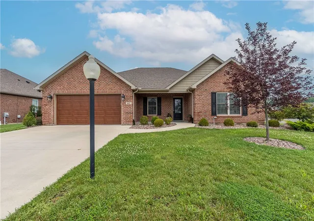 Photo 1 of Single family home for sale at 607 W Bentley Cir, Troy, OH 45373 | MLS# 966522 | Listing updated on 2026-09-20