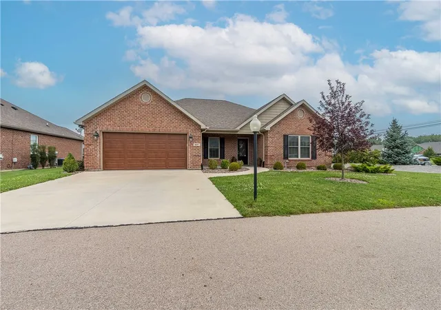 Photo 2 of Single family home for sale at 607 W Bentley Cir, Troy, OH 45373 | MLS# 966522 | Listing updated on 2026-09-20