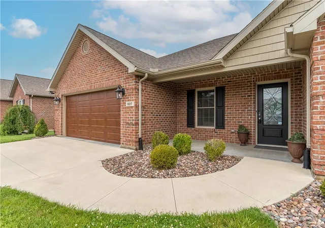 Photo 3 of Single family home for sale at 607 W Bentley Cir, Troy, OH 45373 | MLS# 966522 | Listing updated on 2026-09-20