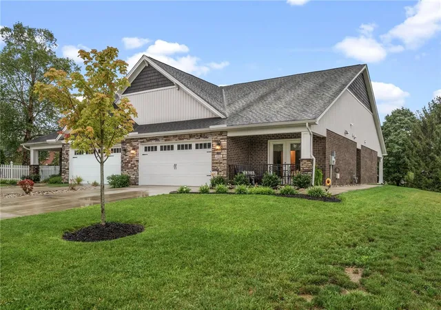Photo 2 of Single family home for sale at 1904 Tipperary Dr, Middletown, OH 45042 | MLS# 966583 | Listing updated on 2026-08-30