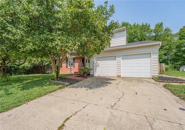 Photo 2 of Single family home for sale at 7321 Union Schoolhouse Rd, Dayton, OH 45424 | MLS# 966229 | Listing updated on 2026-09-12