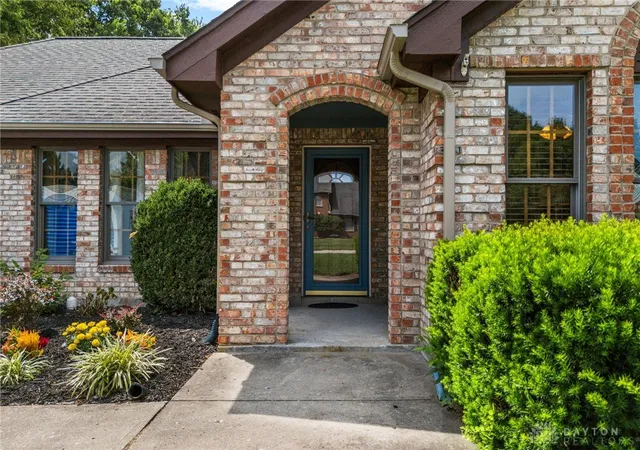 Photo 3 of Sale Pending at 8495 Highmount Dr, Springboro, OH 45066 | MLS# 966584 | Listing updated on 2026-09-04