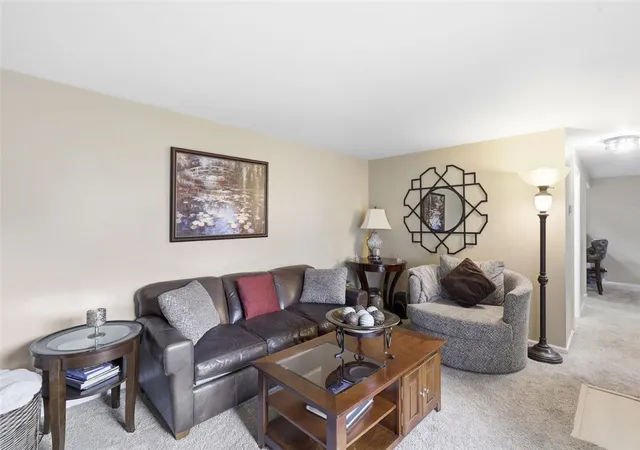 Listing Photo 4 - Condo for sale in building located at 5569 Hummock Rd, Dayton, OH 45426
