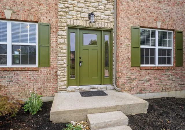 Photo 3 of Single family home for sale at 1325 Tecumseh Dr, Maineville, OH 45039 | MLS# 966656 | Listing updated on 2026-09-11