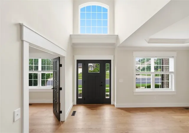 Photo 4 of Single family home for sale at 1325 Tecumseh Dr, Maineville, OH 45039 | MLS# 966656 | Listing updated on 2026-09-11