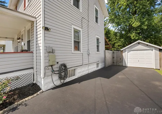 Photo 4 of Single family home for sale at 1115 Beacon St, Springfield, OH 45505 | MLS# 966674 | Listing updated on 2026-10-30